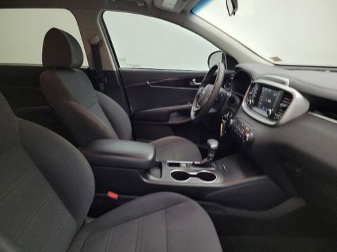 Used 2019 Kia Sorento L FWD image 21