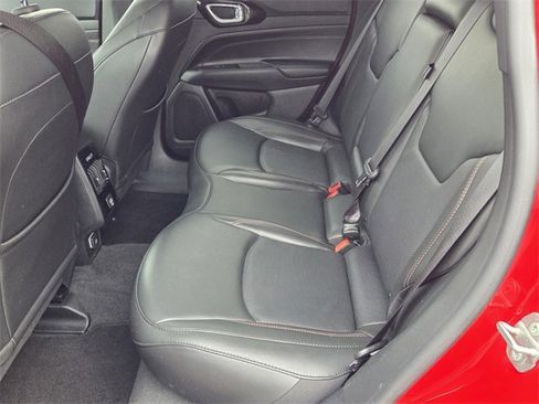Used 2022 Jeep Compass Limited image 5