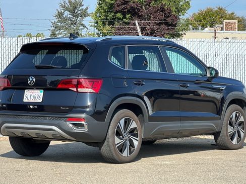 Used 2024 Volkswagen Taos SE w/ Panoramic Sunroof Package AWD/4WD image 3