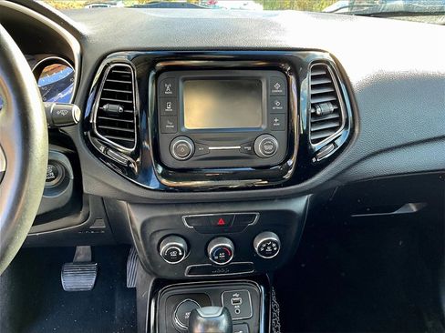Used 2018 Jeep Compass Altitude image 27