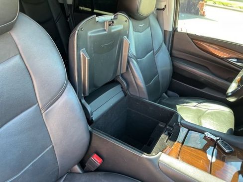 Used 2020 Cadillac Escalade Luxury AWD/4WD image 34