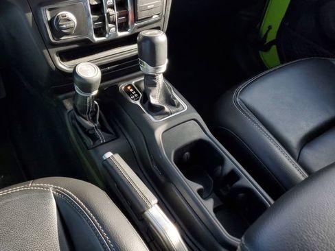 Used 2021 Jeep Wrangler Unlimited Sahara w/ Uconnect 4C Nav & Sound Group AWD/4WD image 29