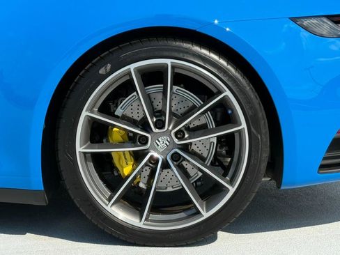 Used 2022 Porsche 911 Carrera w/ Premium Package RWD image 34