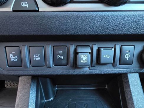 Used 2022 Toyota Tacoma Limited image 27