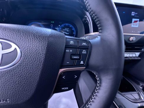 Used 2026 Toyota Crown XLE AWD/4WD image 13