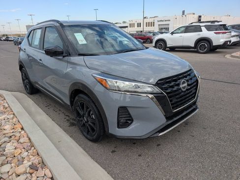 Used 2023 Nissan Kicks SR w/ SR Premium Package FWD image 4