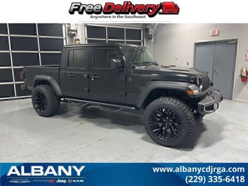 New 2026 Jeep Gladiator Sport AWD/4WD image 1