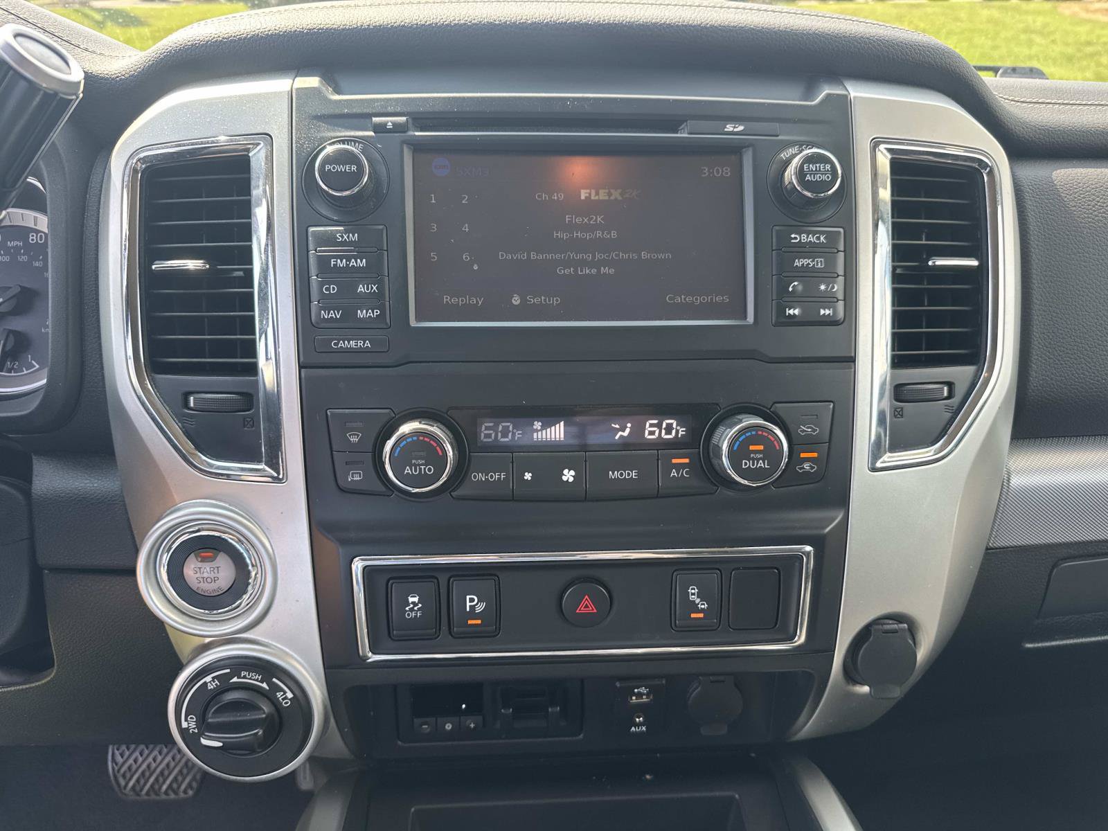 Used 2017 Nissan Titan PRO-4X AWD/4WD image 25