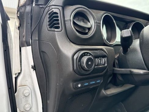 Used 2022 Jeep Wrangler Unlimited Sahara w/ Cold Weather Group image 17