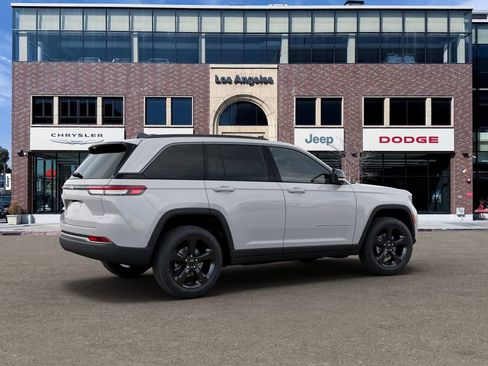 New 2026 Jeep Grand Cherokee Limited w/ Limited Altitude Package image 4