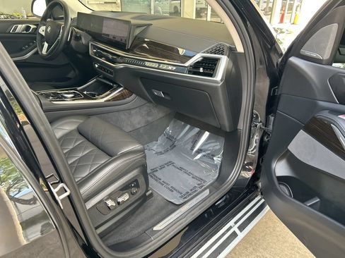 Used 2024 BMW X7 xDrive40i AWD/4WD image 32