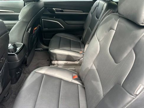 Used 2024 Kia Telluride S FWD image 10