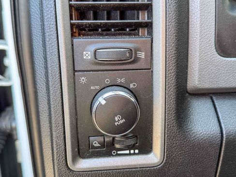 Used 2013 RAM 1500 Express RWD image 18