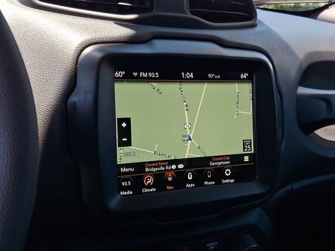 Used 2023 Jeep Renegade Latitude AWD/4WD image 17