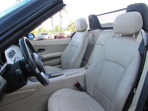 Used 2003 BMW Z4 2.5i RWD image 8