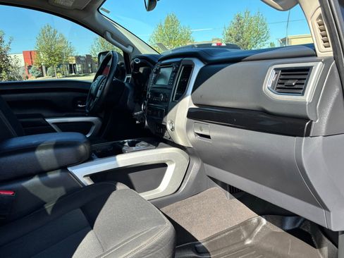 Used 2017 Nissan Titan SV AWD/4WD image 24
