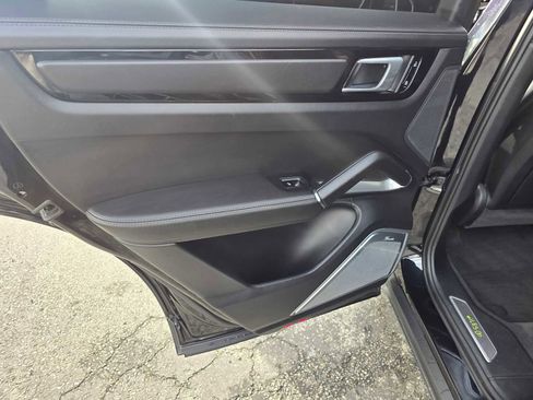 Used 2021 Porsche Cayenne Turbo S image 27