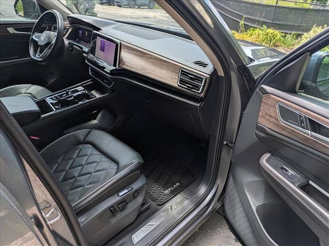 Certified 2025 Volkswagen Atlas SEL Premium R-Line AWD/4WD image 10