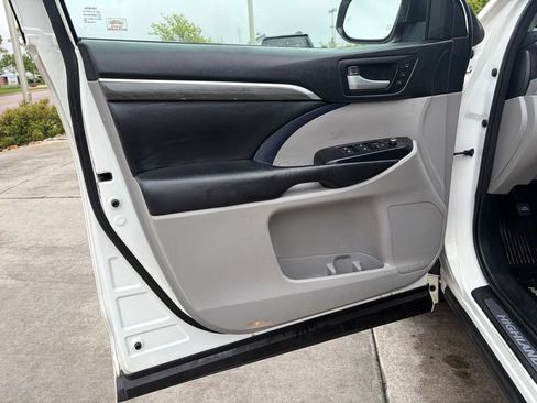 Used 2018 Toyota Highlander Limited AWD/4WD image 11
