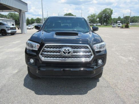 Used 2017 Toyota Tacoma TRD Sport w/ Tow Package (A/T) AWD/4WD image 8
