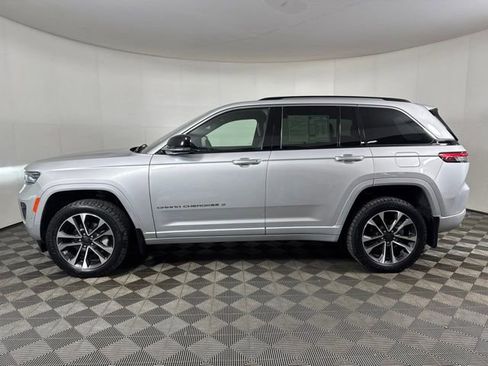 Used 2022 Jeep Grand Cherokee Overland w/ Luxury Tech Group IV AWD/4WD image 7