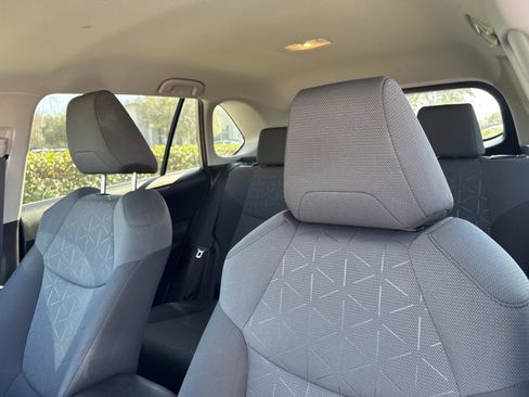 Used 2020 Toyota RAV4 XLE image 22