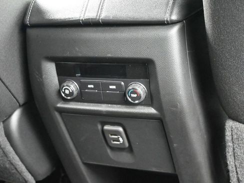 Used 2023 Chevrolet Traverse LT FWD image 39
