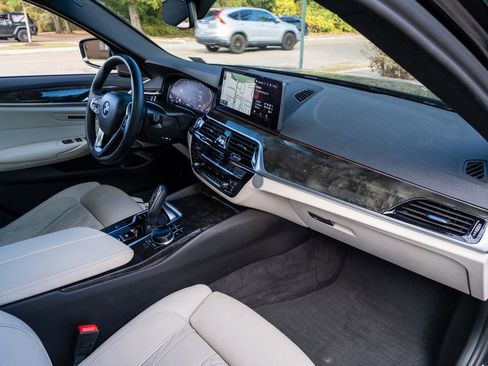 Used 2022 BMW 530i w/ Executive Package image 30
