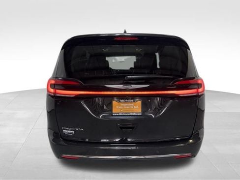 Certified 2023 Chrysler Pacifica Touring-L FWD image 9