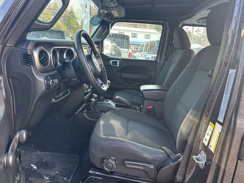Used 2018 Jeep Wrangler Unlimited Sport image 11