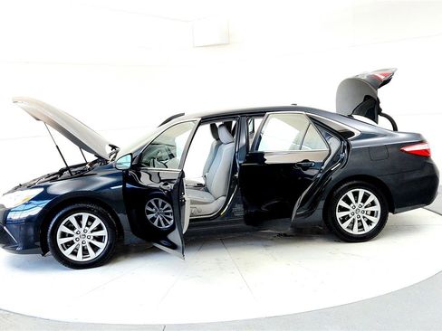 Used 2016 Toyota Camry XLE image 10