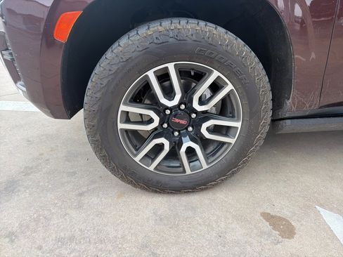 Used 2023 GMC Yukon XL AT4 w/ AT4 Premium Package image 9