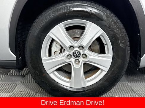 Used 2023 Toyota Highlander L FWD image 4