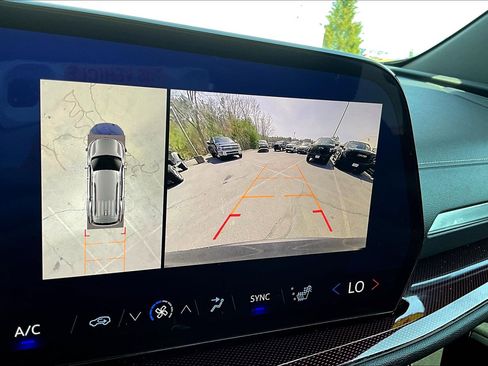 Used 2024 Chevrolet Traverse Z71 w/ LPO, Floor Liner Package image 9