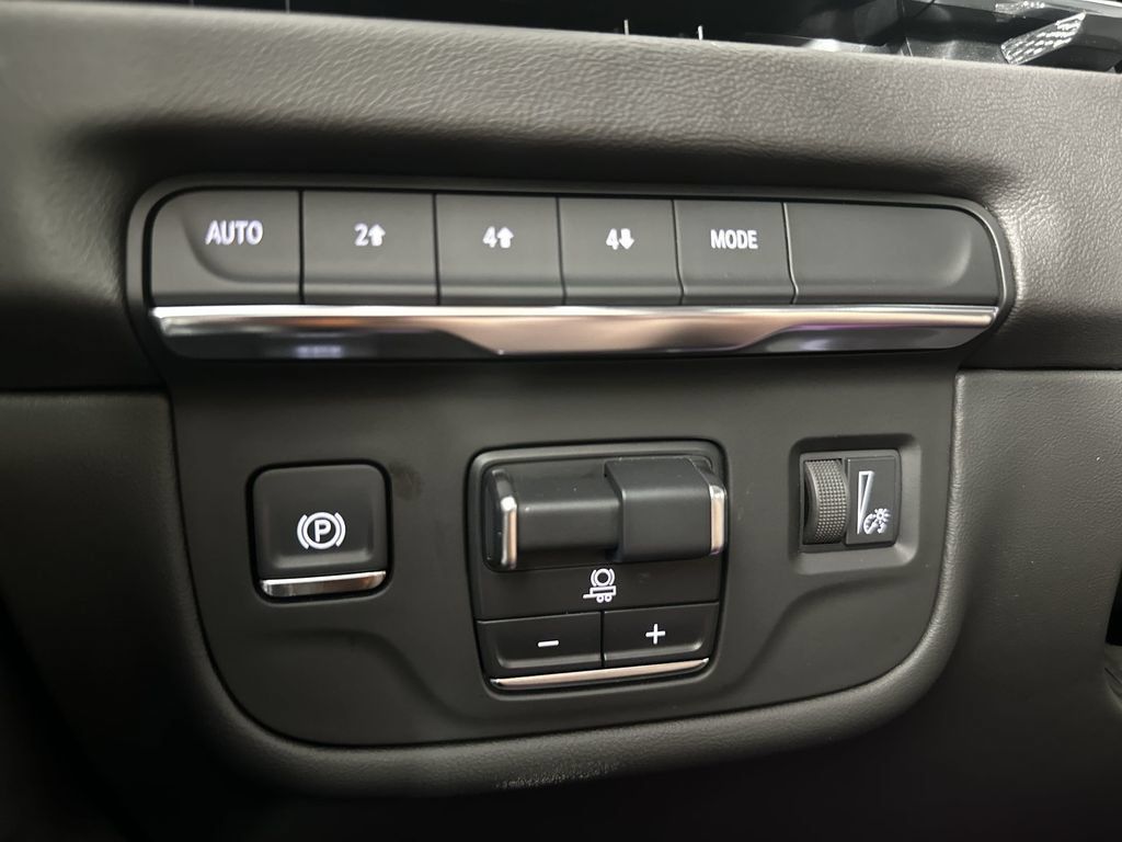 Used 2025 Cadillac Escalade Premium Luxury AWD/4WD image 20