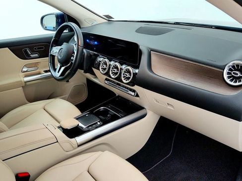 Used 2021 Mercedes-Benz GLA 250 4MATIC w/ Premium Package image 22