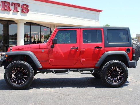 Used 2017 Jeep Wrangler Unlimited Rubicon w/ Connectivity Group AWD/4WD image 6