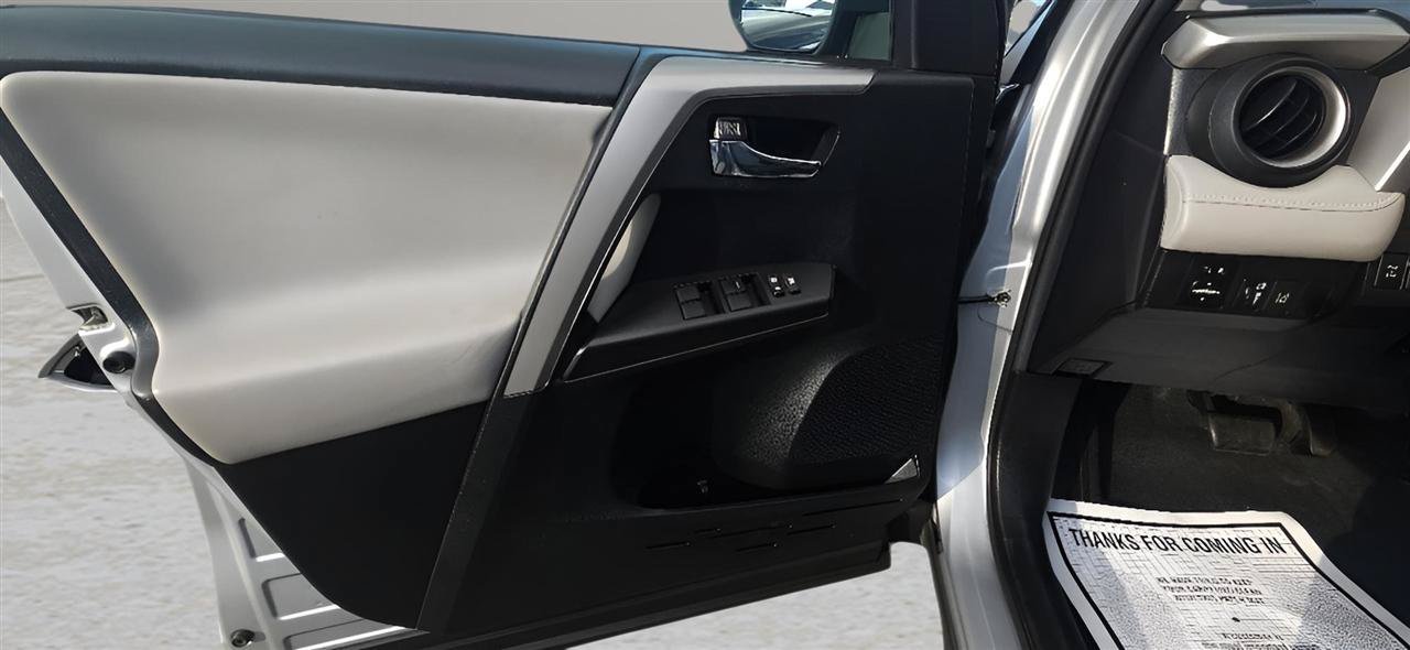 Used 2018 Toyota RAV4 XLE AWD/4WD image 9