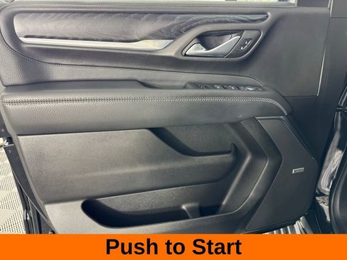 Used 2022 GMC Yukon XL Denali w/ Denali Premium Package image 11