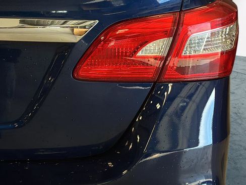 Used 2019 Nissan Sentra S image 32