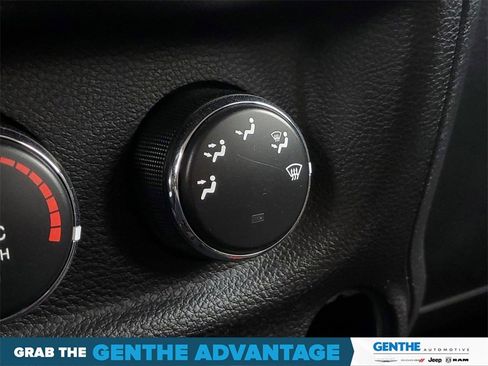 Used 2018 Jeep Wrangler Unlimited Sport image 19