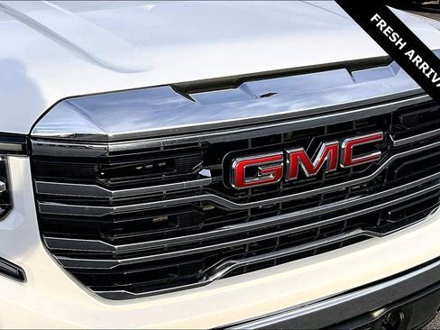 Used 2023 GMC Sierra 1500 SLT image 32