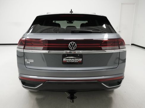 Used 2025 Volkswagen Atlas Cross Sport SE image 5