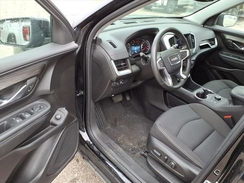 Used 2024 GMC Terrain SLE w/ Driver Convenience Package image 10