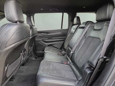 Used 2024 Jeep Grand Cherokee L Laredo image 11