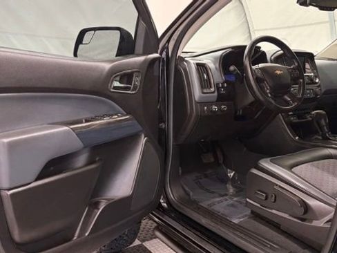 Used 2019 Chevrolet Colorado Z71 w/ Z71 Midnight Edition image 30