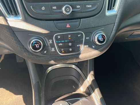 Used 2019 Chevrolet Malibu LT FWD image 16