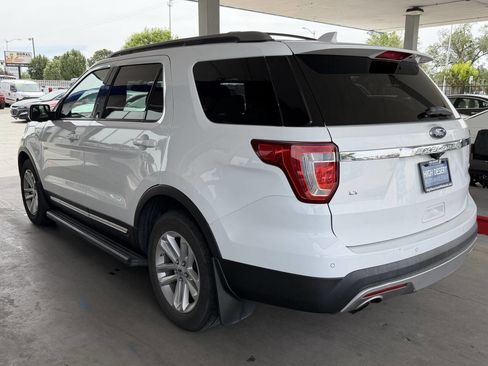 Used 2017 Ford Explorer XLT w/ Equipment Group 201A FWD image 4