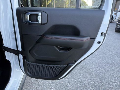 Used 2026 Jeep Wrangler Unlimited Rubicon AWD/4WD image 15