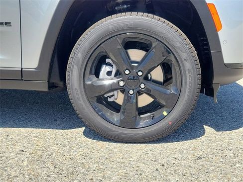 New 2025 Jeep Grand Cherokee L Limited w/ Luxury Tech Group II image 5